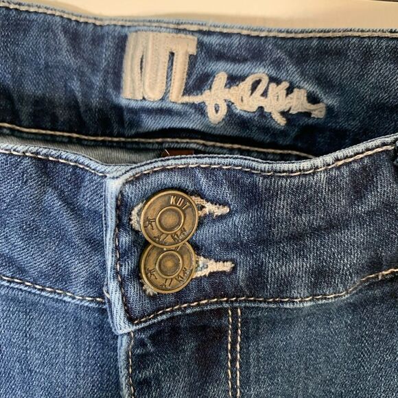 Kut from the Kloth EUC Catherine mid rise boyfriend jean frayed hen Size 10 - Picture 2 of 8